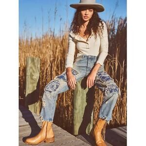 New FREE PEOPLE We The Free Desert Rose Straight Jean $178 SIZE 26 Destroyed